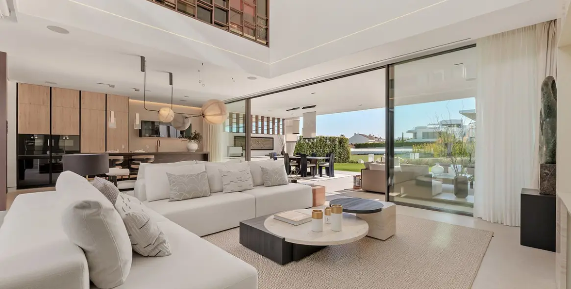 Продажа дома на две семьи в Marbella 11