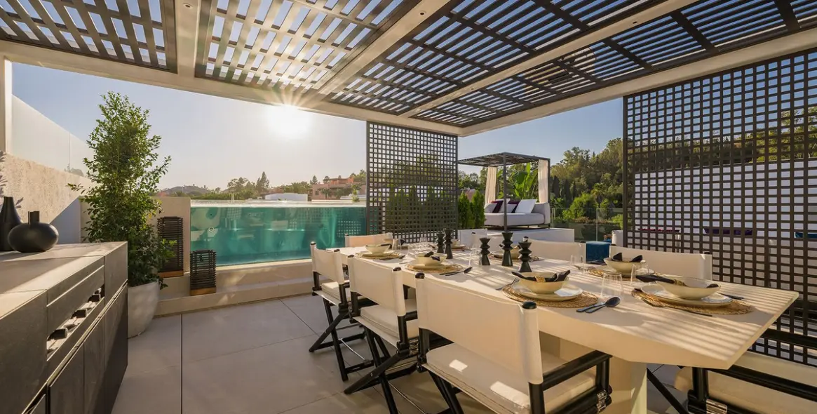 Продажа дома на две семьи в Marbella 24