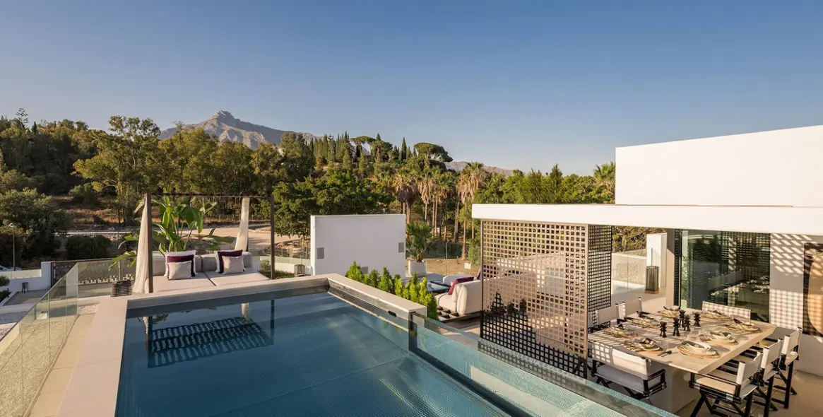 Продажа дома на две семьи в Marbella 28