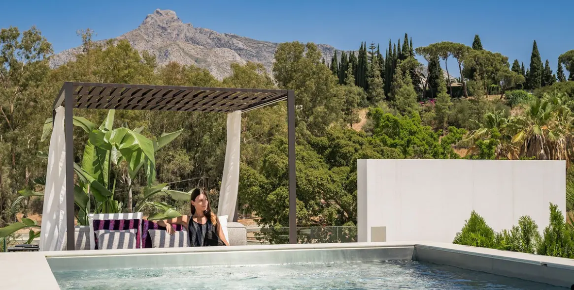 Продажа дома на две семьи в Marbella 30