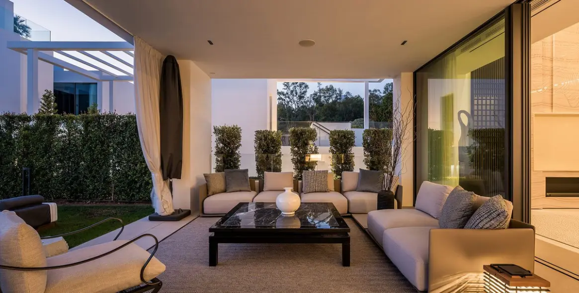 Продажа дома на две семьи в Marbella 41