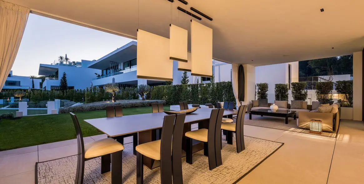 Продажа дома на две семьи в Marbella 45