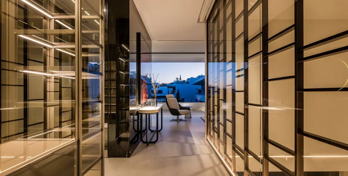 Продажа дома на две семьи в Marbella 48