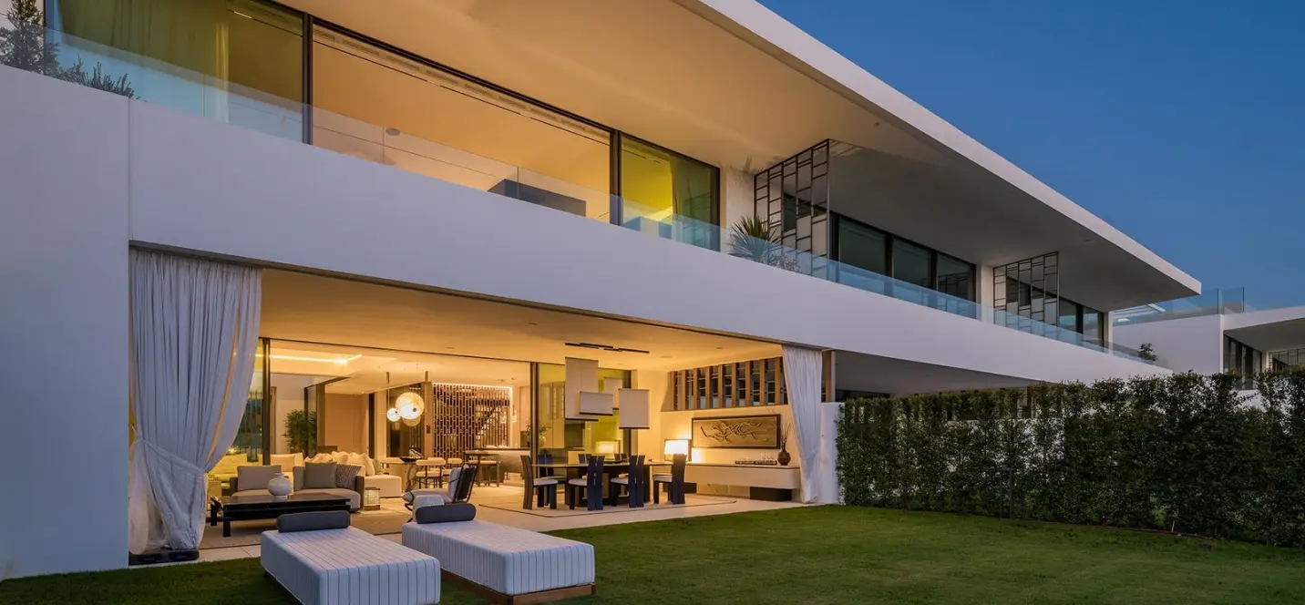 Продажа дома на две семьи в Marbella 0