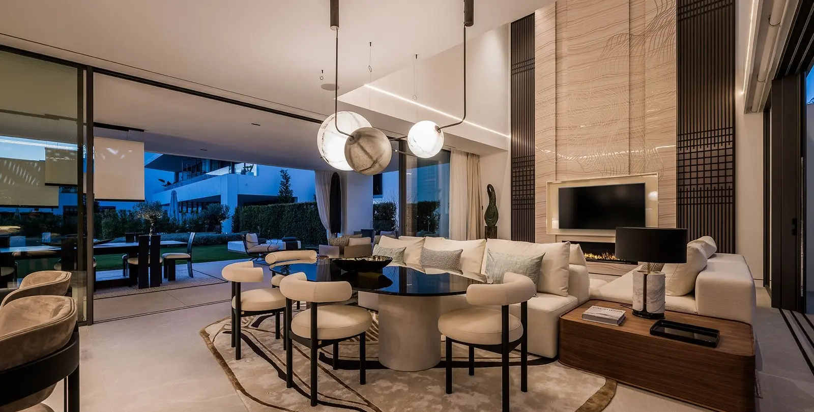 Продажа дома на две семьи в Marbella 32