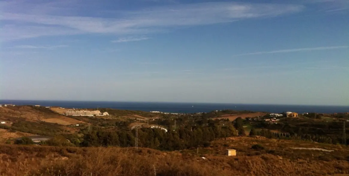 Продажа  жилого участка в Casares 1