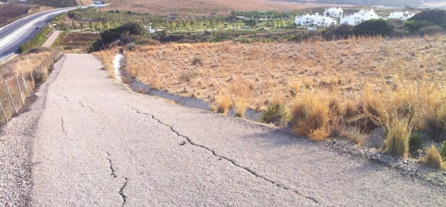 Sale of residential plot in Casares 2