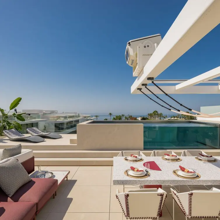 Продажа дома на две семьи в Marbella