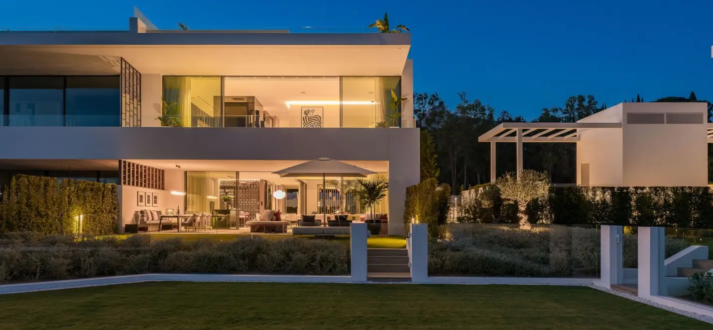 Продажа дома на две семьи в Marbella 1