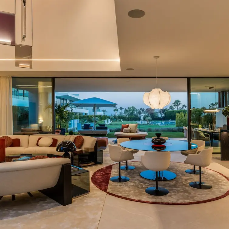Продажа дома на две семьи в Marbella