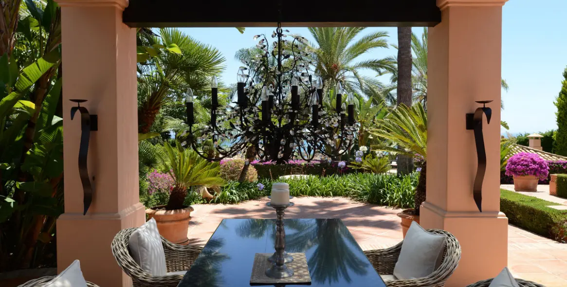 Sale of detached villa in Sierra Blanca 14