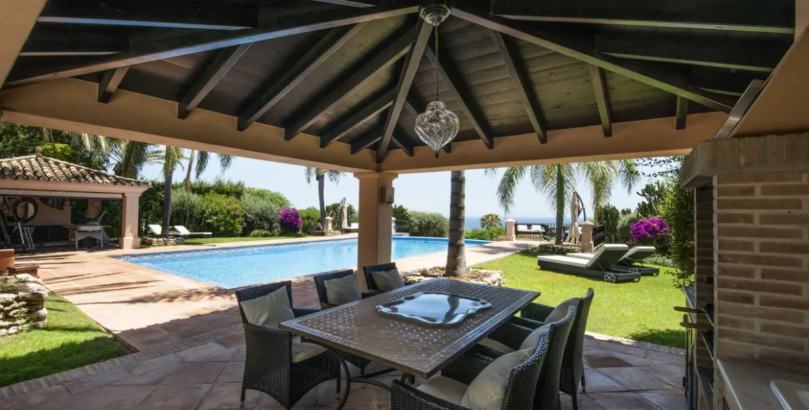 Sale of detached villa in Sierra Blanca 18
