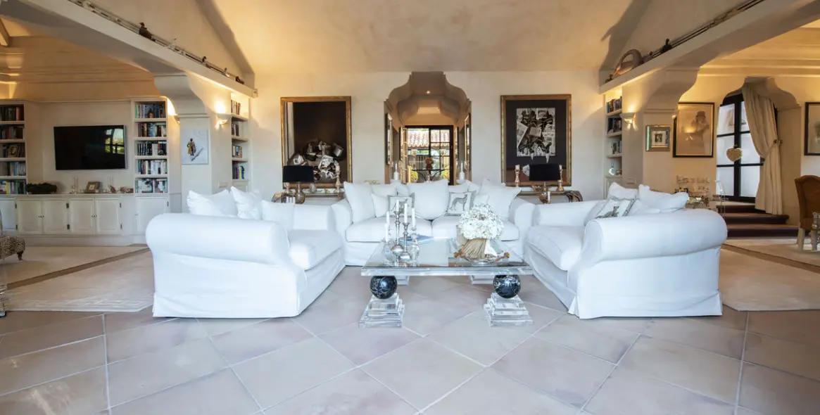 Sale of detached villa in Sierra Blanca 21