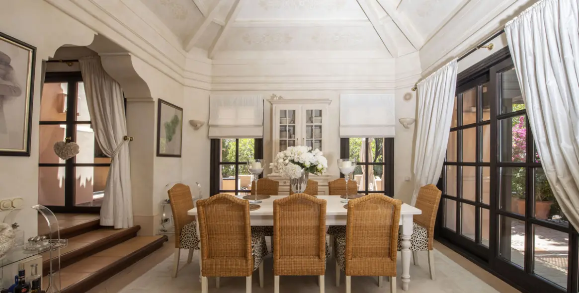Sale of detached villa in Sierra Blanca 23