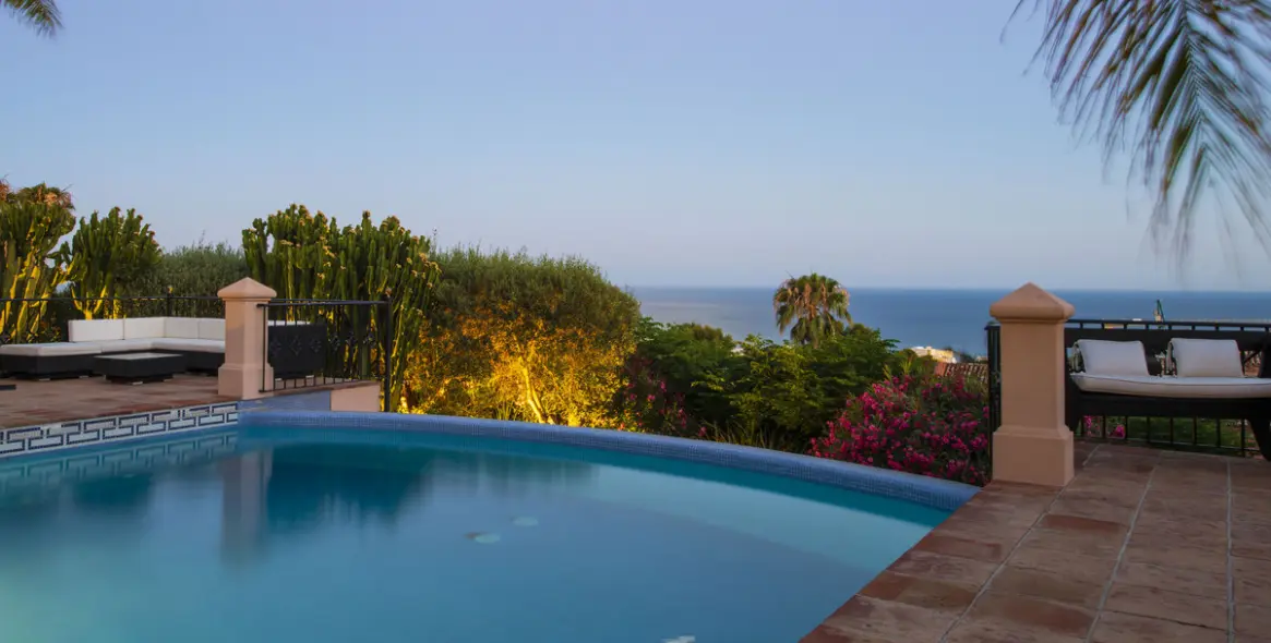 Sale of detached villa in Sierra Blanca 24