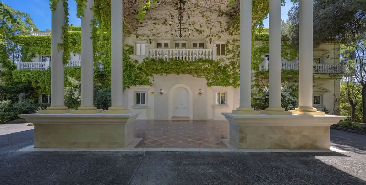 Sale of detached villa in Marbella (district Nagüeles) 2