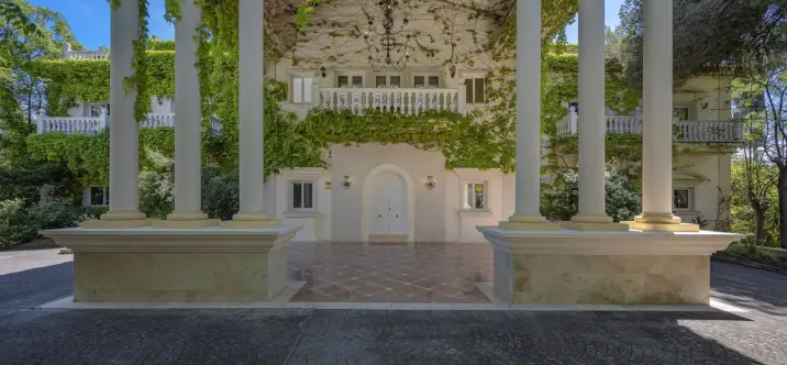 Detached villa R5044594 1