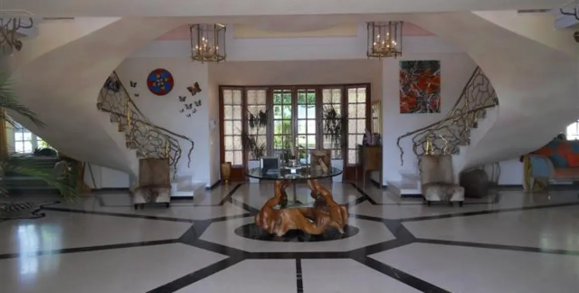 Продажа  отдельно стоящей виллы в Benahavís (район La Quinta) 3