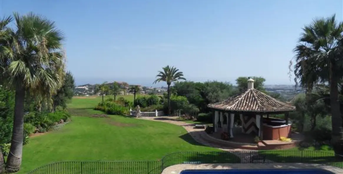 Продажа  отдельно стоящей виллы в Benahavís (район La Quinta) 8