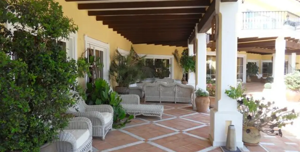 Продажа  отдельно стоящей виллы в Benahavís (район La Quinta) 9