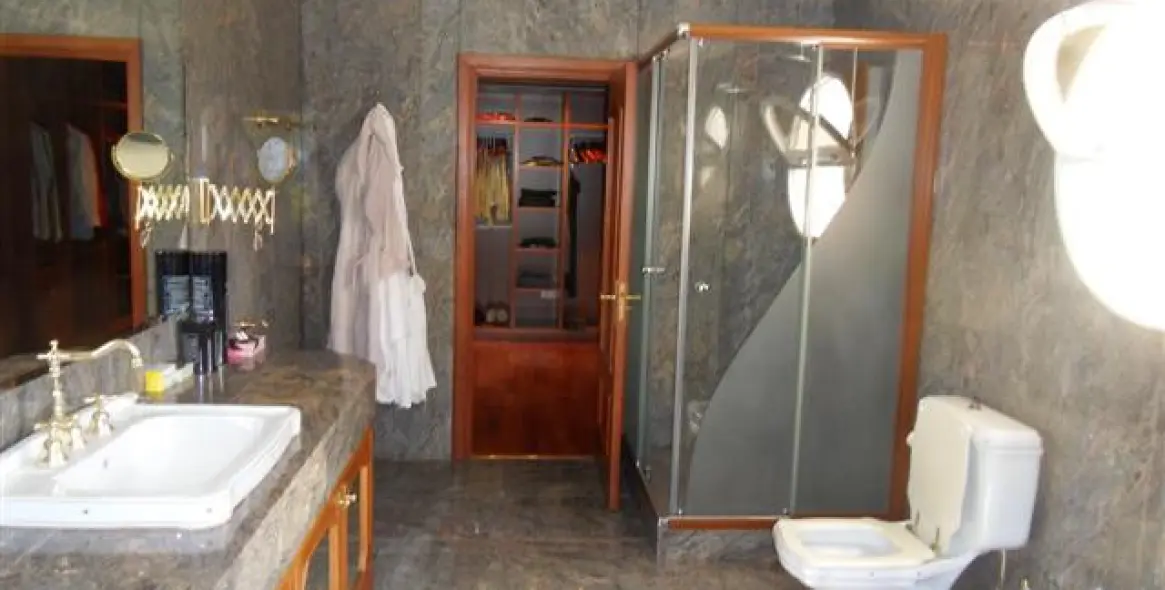 Sale of detached villa in La Quinta 16