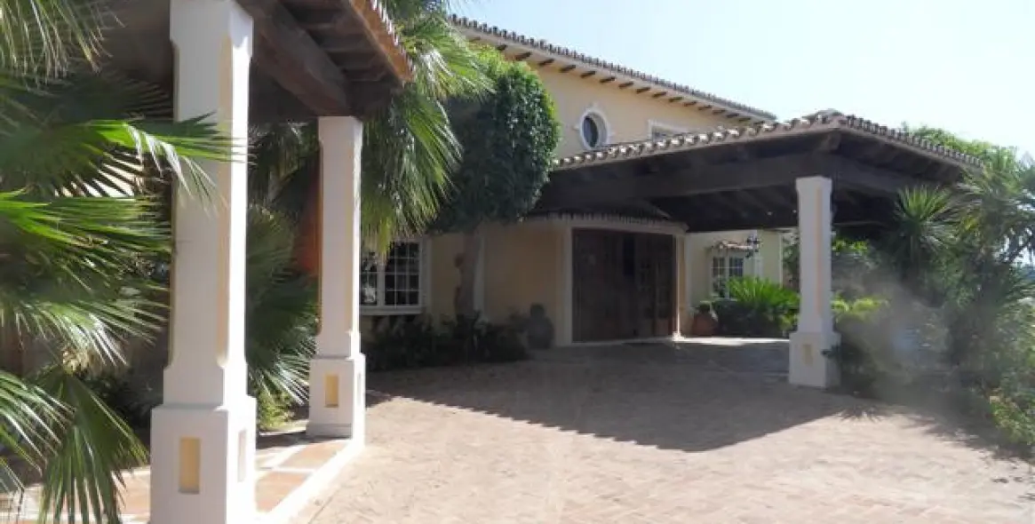 Sale of detached villa in La Quinta 17