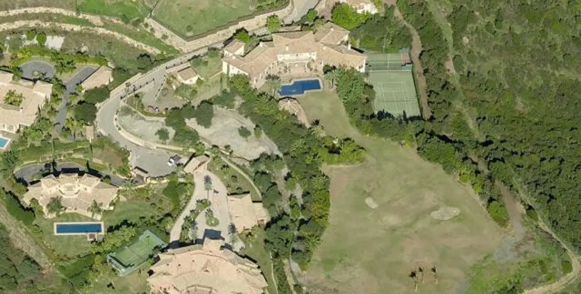 Sale of detached villa in La Quinta 35