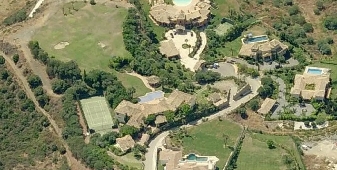 Sale of detached villa in La Quinta 36