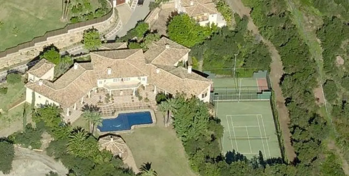 Sale of detached villa in La Quinta 37