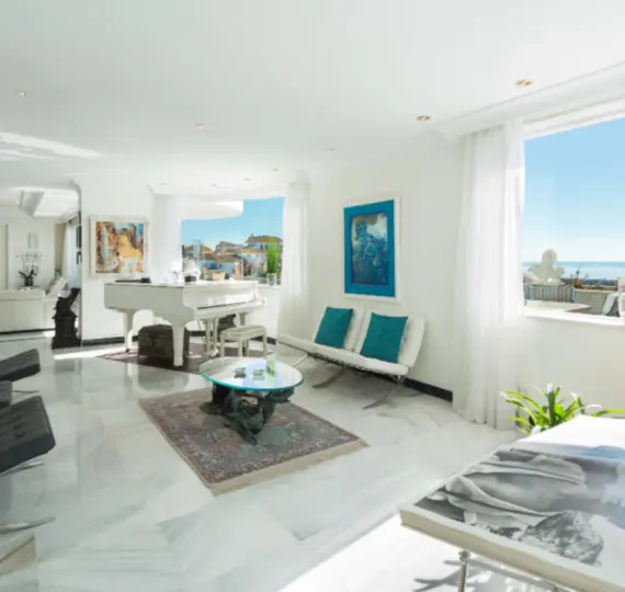 Short-term rent of penthouse in Puerto Banús
