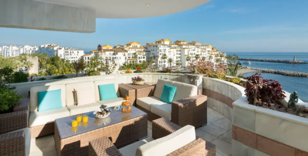 Short-term rent of penthouse in Puerto Banús 15