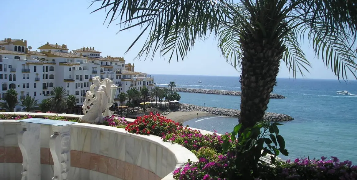 Short-term rent of penthouse in Puerto Banús 18