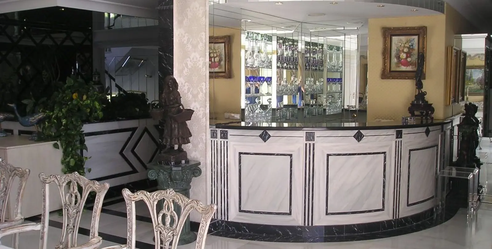 Short-term rent of penthouse in Puerto Banús 24