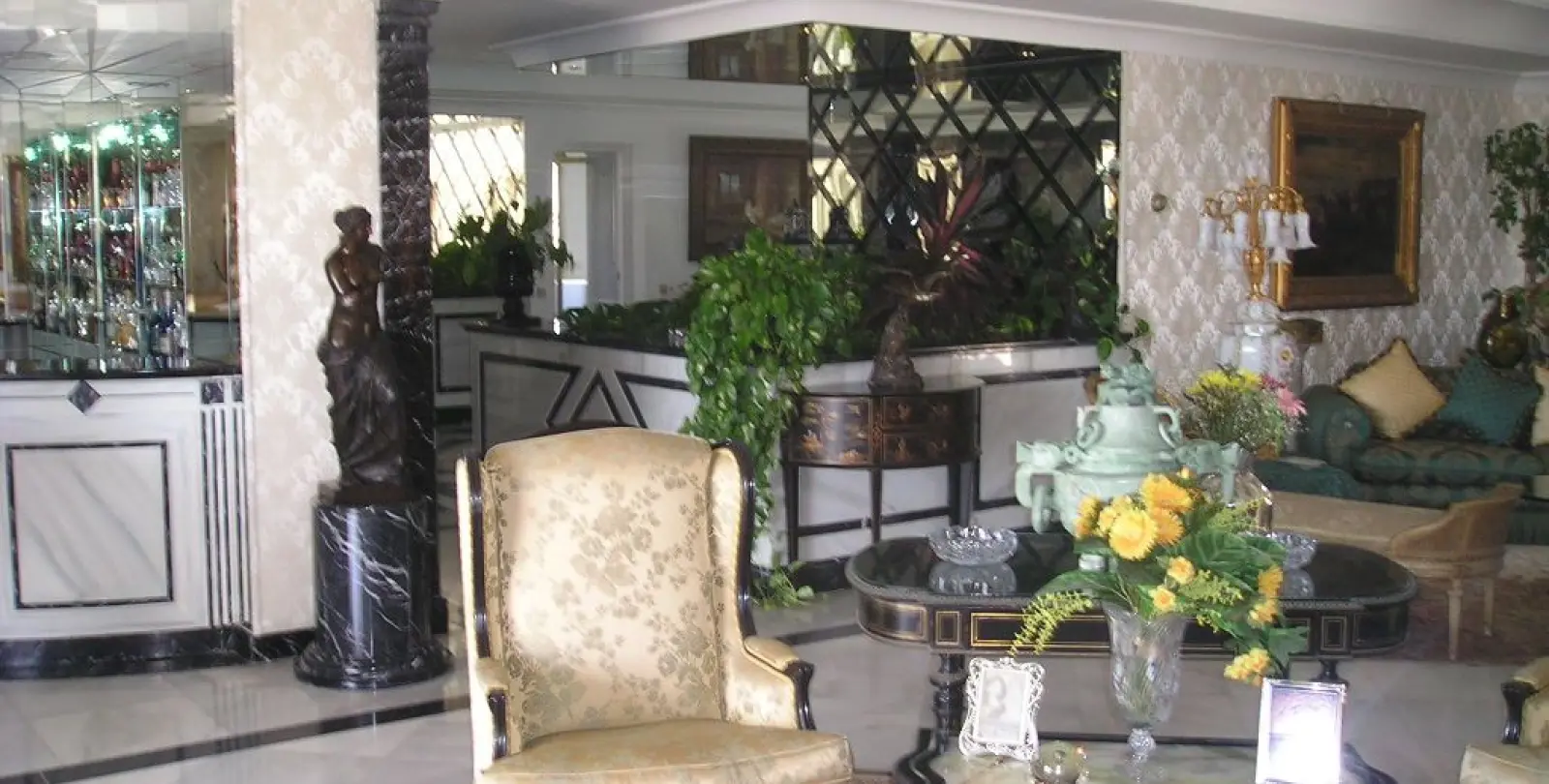 Short-term rent of penthouse in Puerto Banús 25