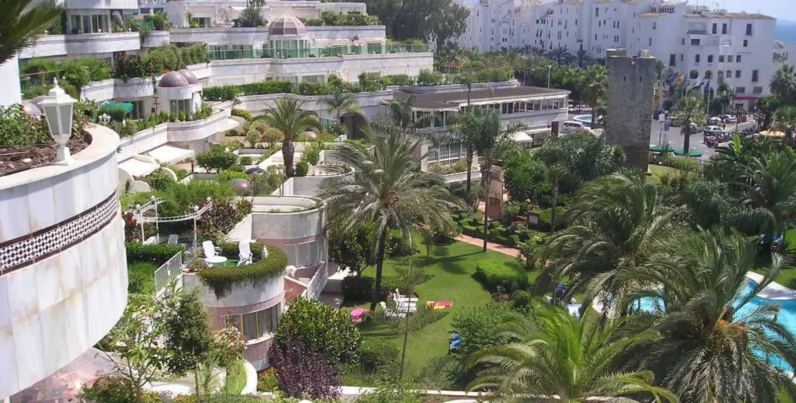 Short-term rent of penthouse in Puerto Banús 26