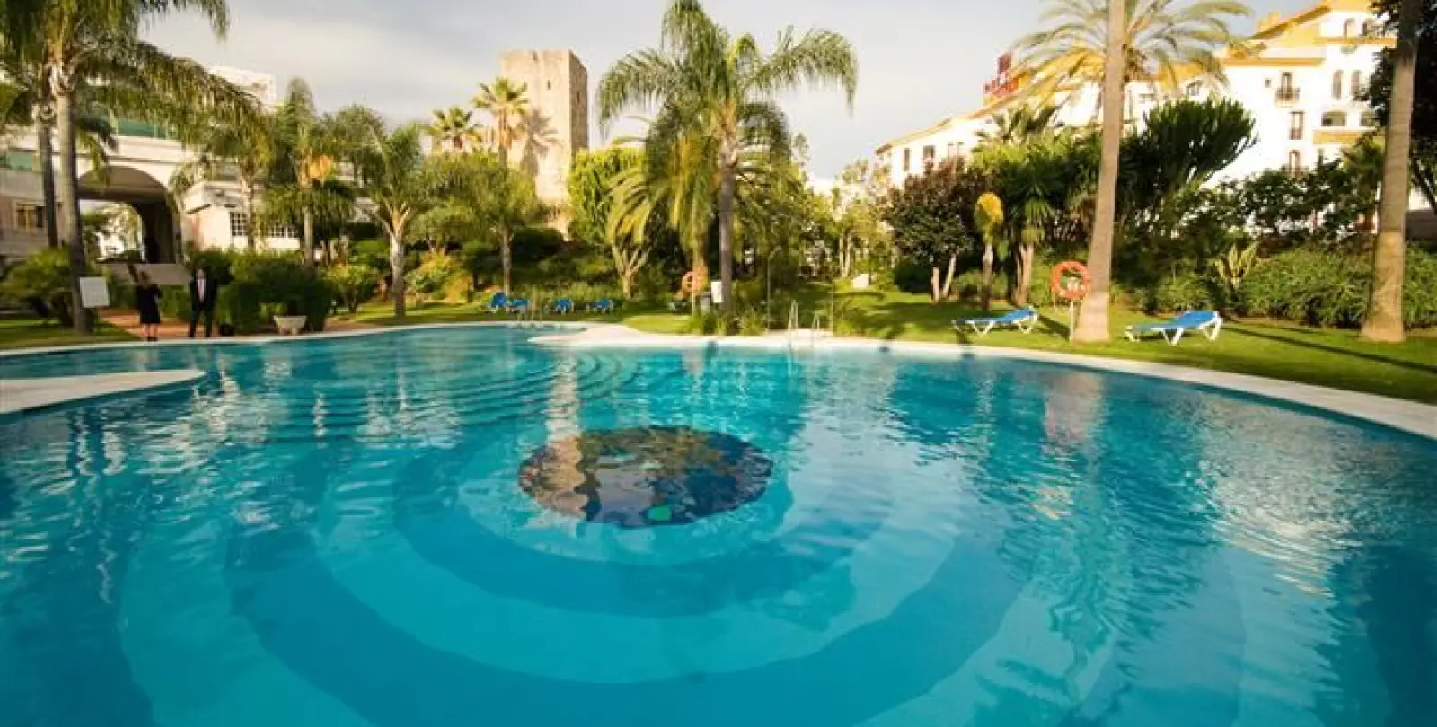 Short-term rent of penthouse in Puerto Banús 40