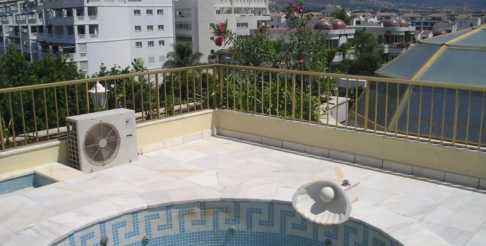 Short-term rent of penthouse in Puerto Banús 44