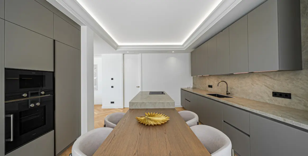 Sale of detached villa in The Golden Mile 4