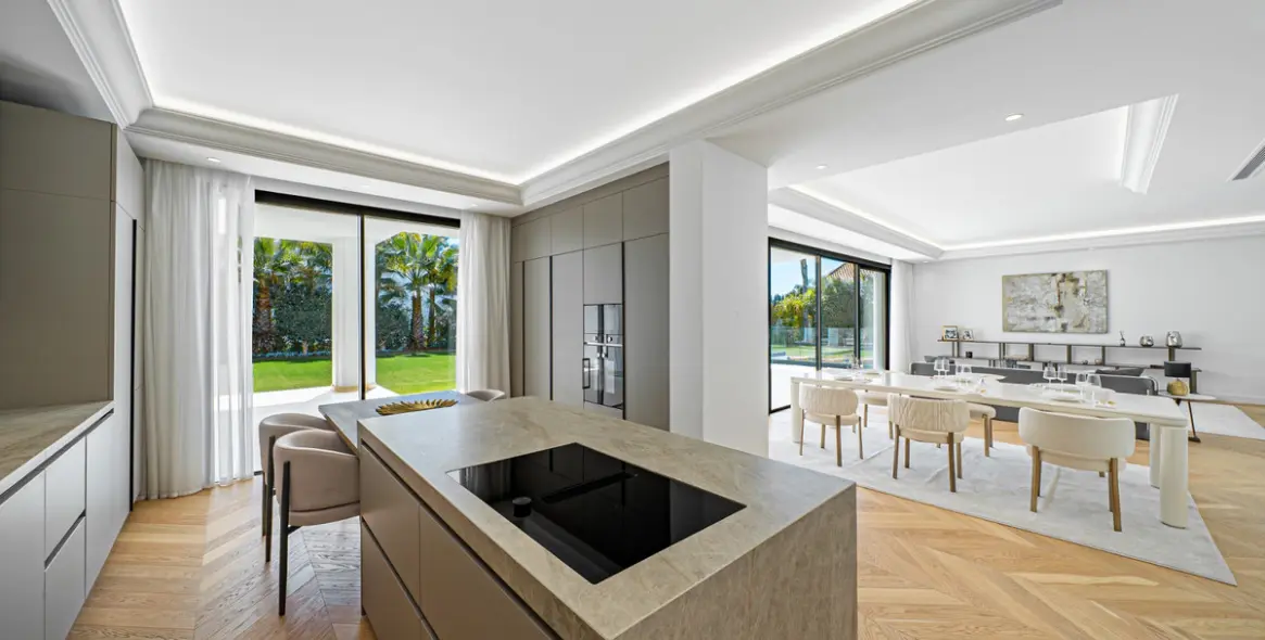 Sale of detached villa in The Golden Mile 6
