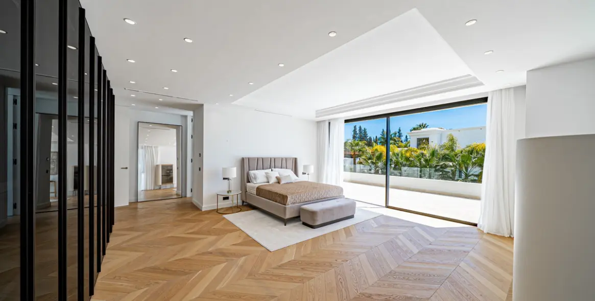 Sale of detached villa in The Golden Mile 17