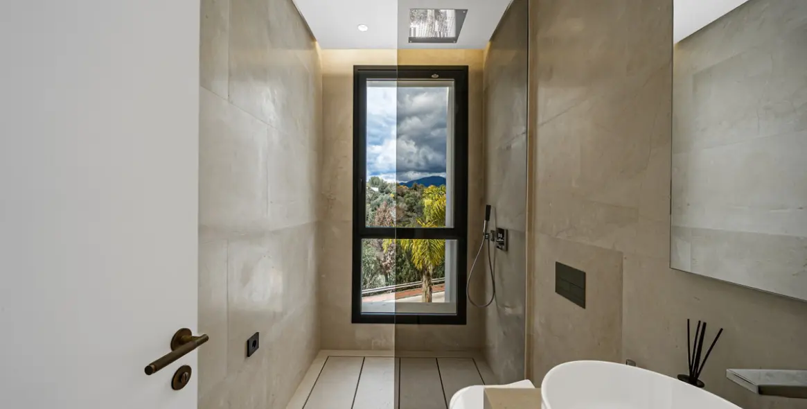 Sale of detached villa in The Golden Mile 21