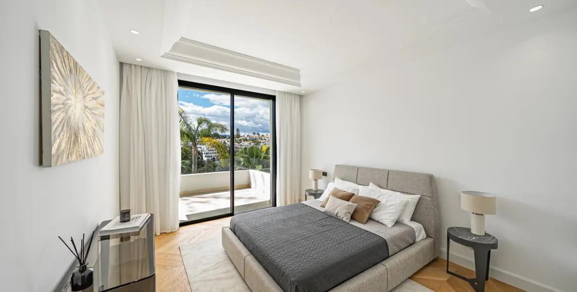 Sale of detached villa in The Golden Mile 26