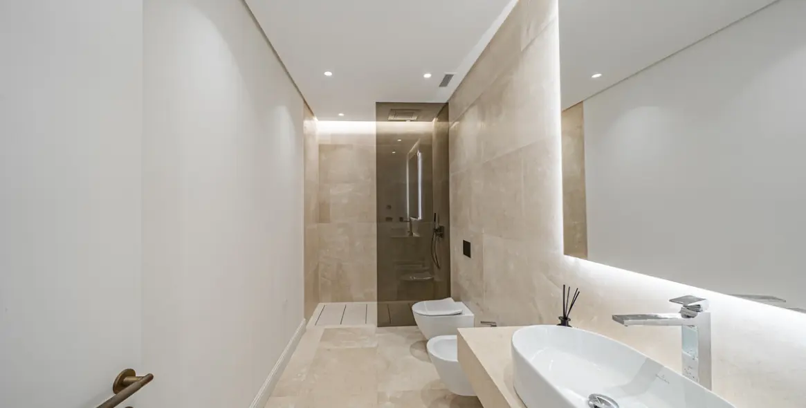 Sale of detached villa in The Golden Mile 27
