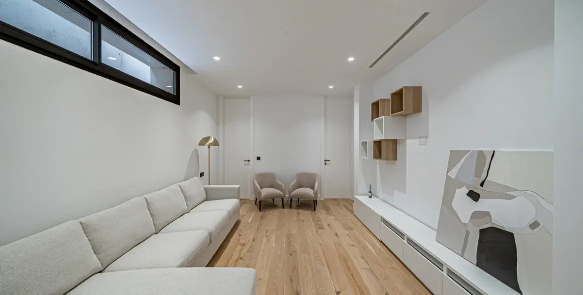 Sale of detached villa in The Golden Mile 40