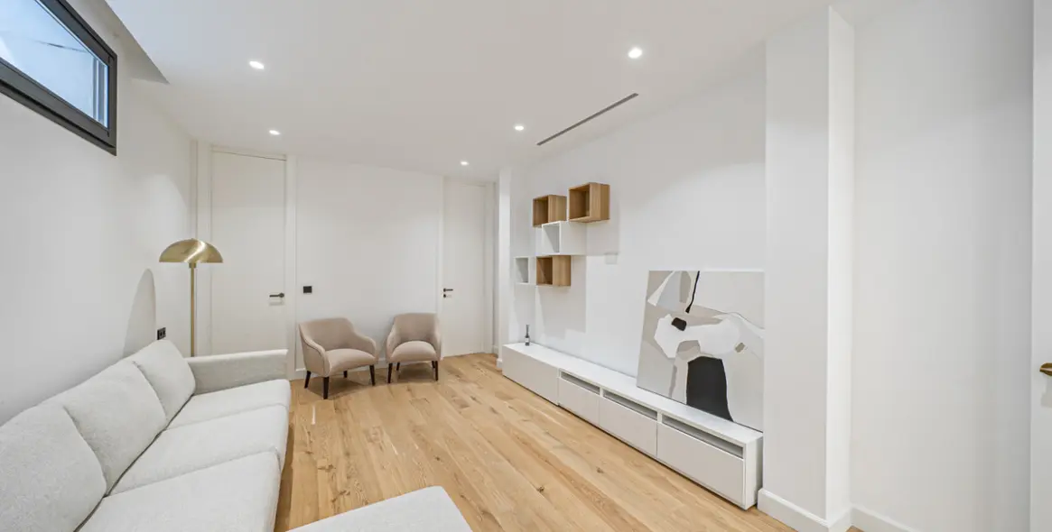 Sale of detached villa in The Golden Mile 42
