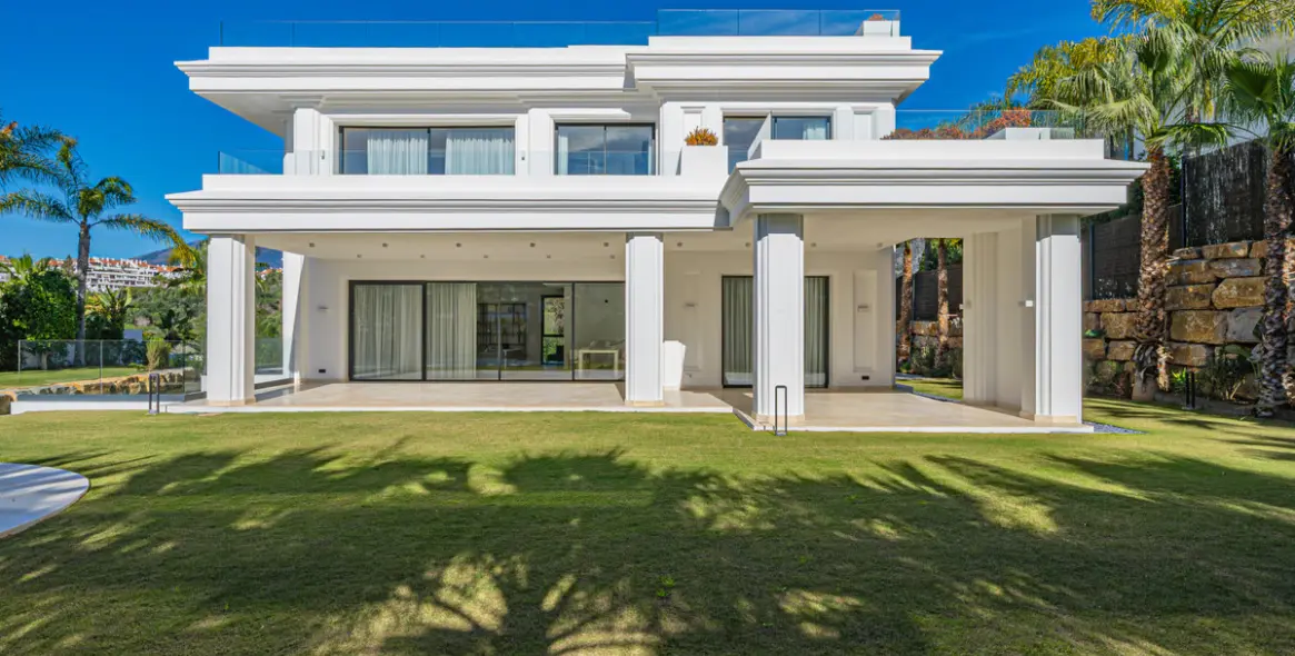 Sale of detached villa in The Golden Mile 43