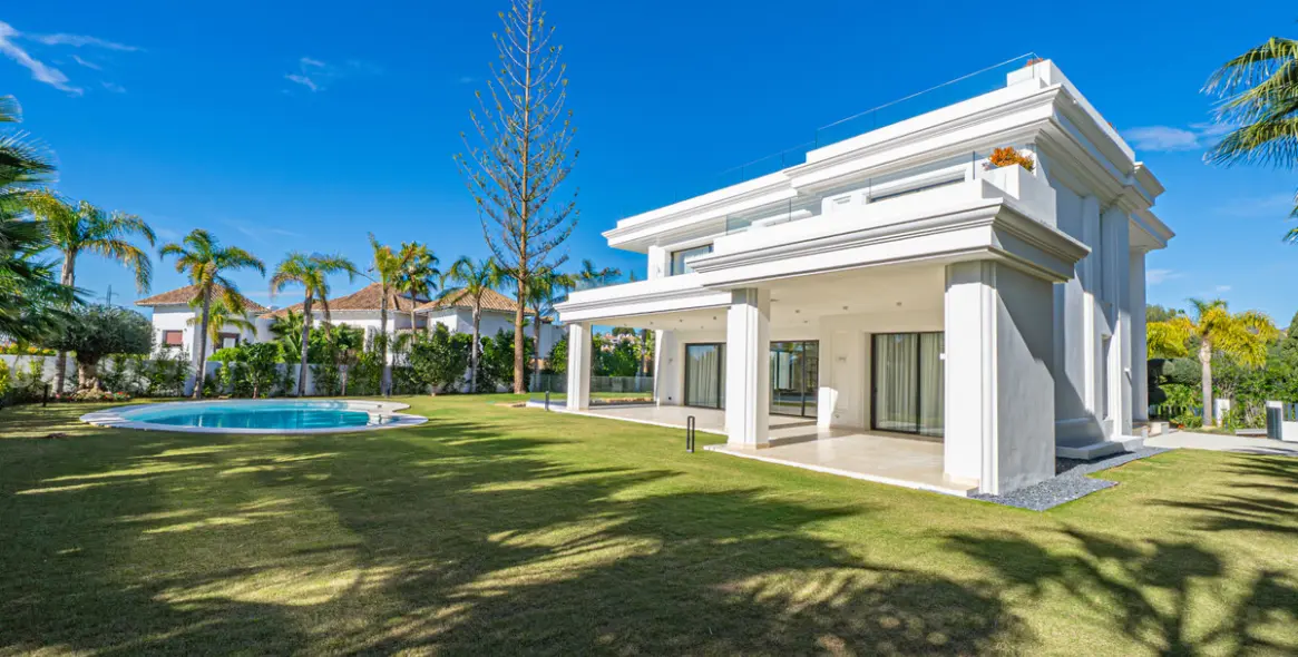 Sale of detached villa in The Golden Mile 44
