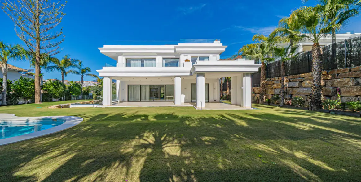 Sale of detached villa in The Golden Mile 45
