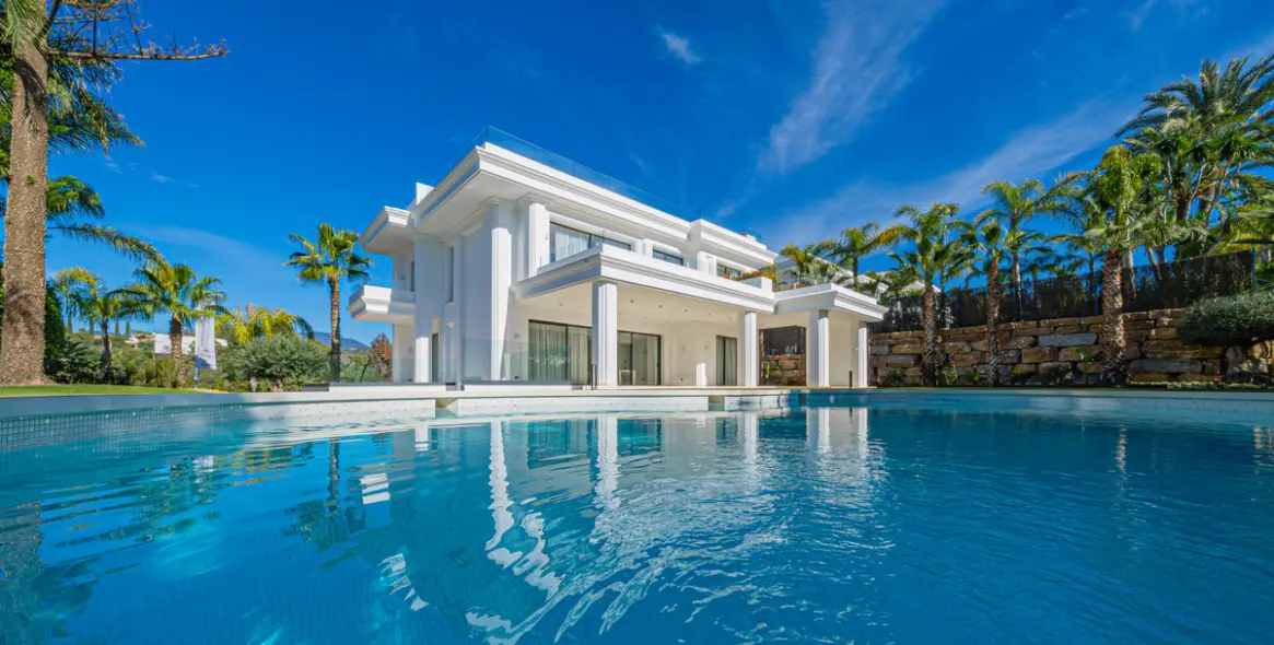 Sale of detached villa in The Golden Mile 46