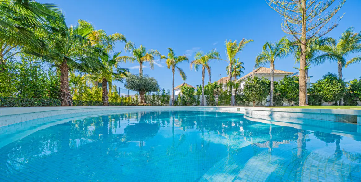 Sale of detached villa in The Golden Mile 48